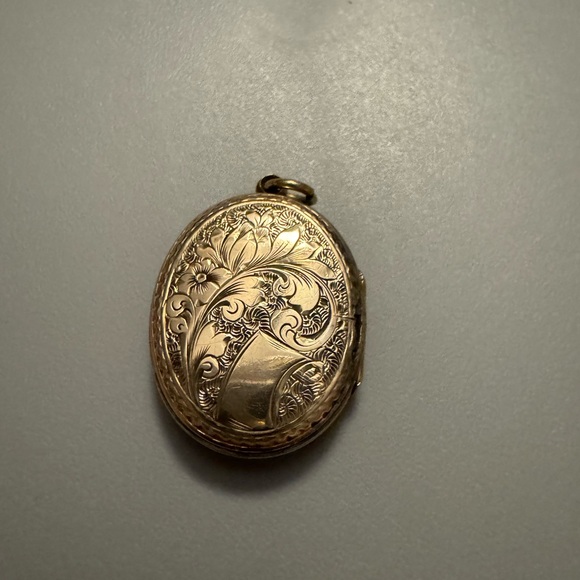 Floral rose Gold Oval Locket Pendant Antique - Picture 2 of 6